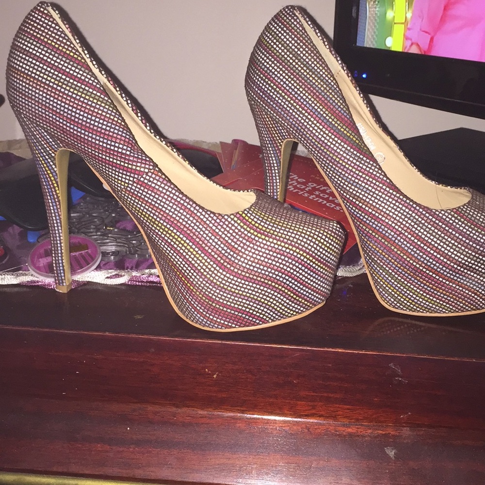 Pair of pumps never been worn